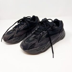 [Yeezy] Boost 700 V2 Vanta Black Athletic Sneakers